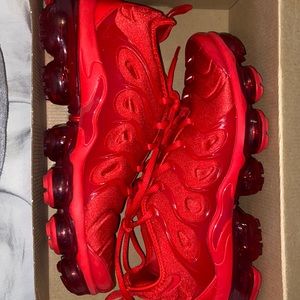 size 7.5 red vapor max plus